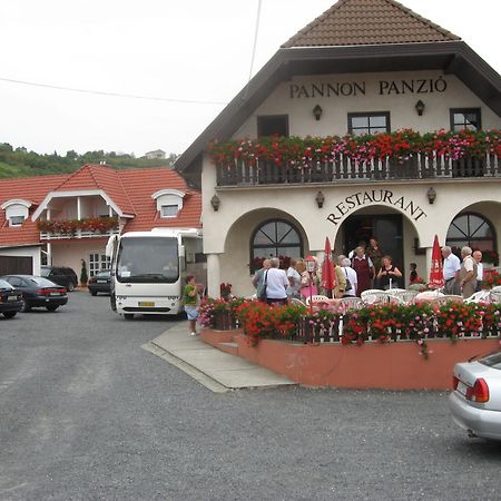 Pannon Panzio Restaurant Hotel Pannonhalma Exterior photo