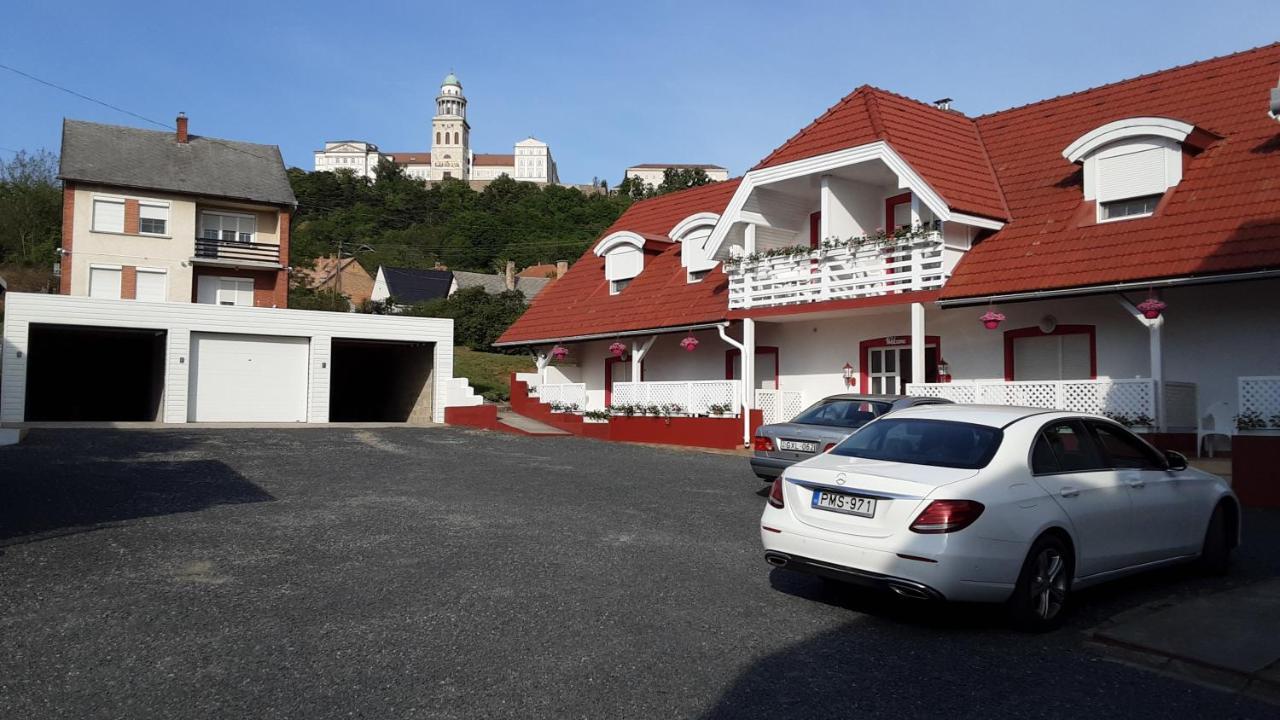 Pannon Panzio Restaurant Hotel Pannonhalma Exterior photo