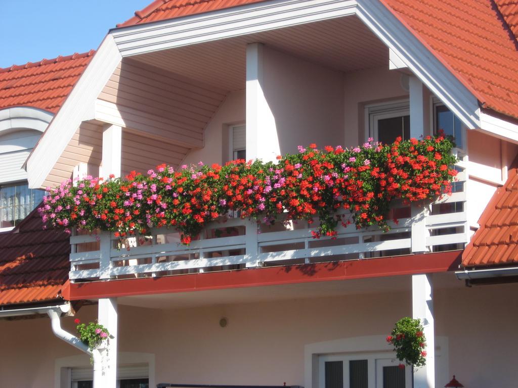 Pannon Panzio Restaurant Hotel Pannonhalma Exterior photo